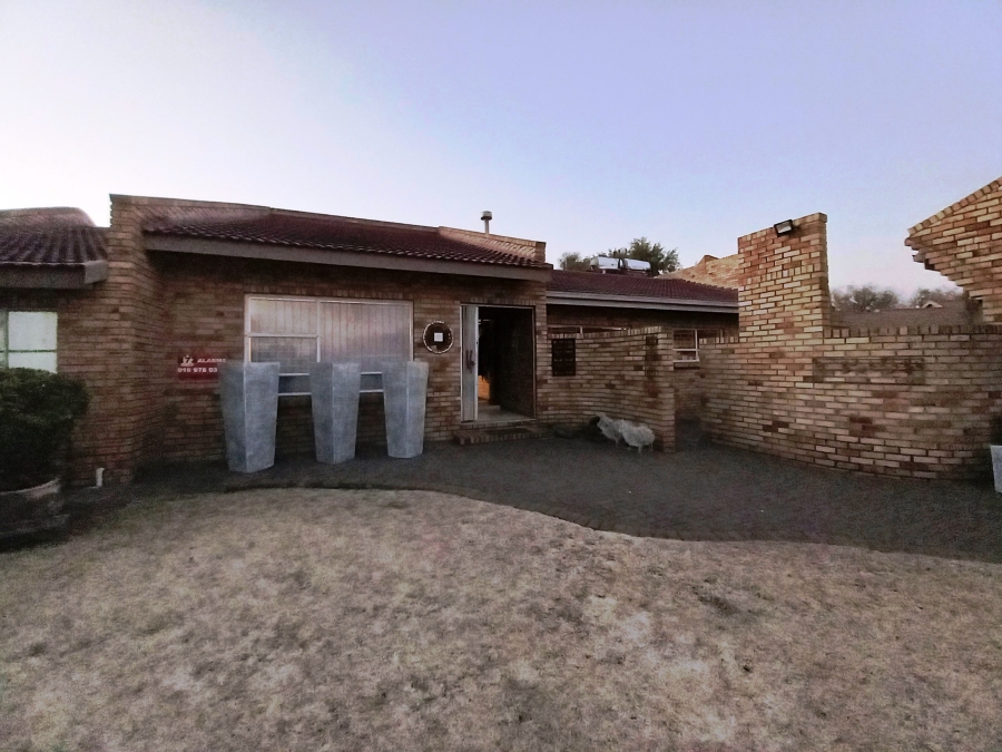 4 Bedroom Property for Sale in Vaalpark Free State